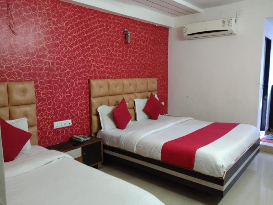 Hotel Anjali Palace Ahmedabad Buitenkant foto