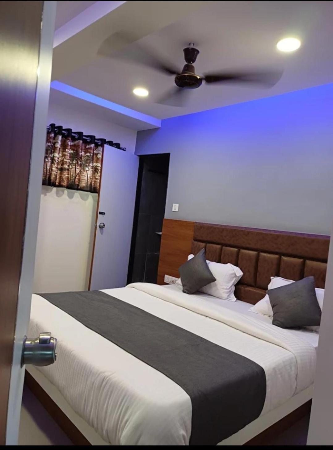 Hotel Anjali Palace Ahmedabad Buitenkant foto
