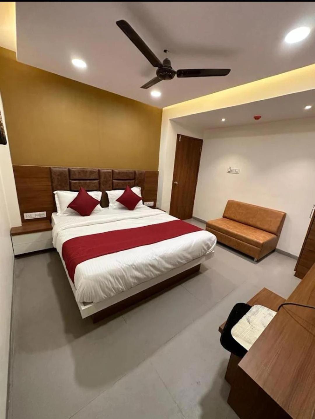 Hotel Anjali Palace Ahmedabad Buitenkant foto